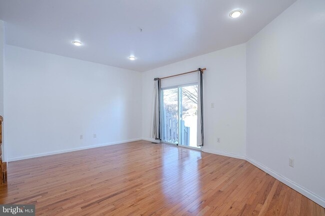 Building Photo - 1603 Blossom Cir