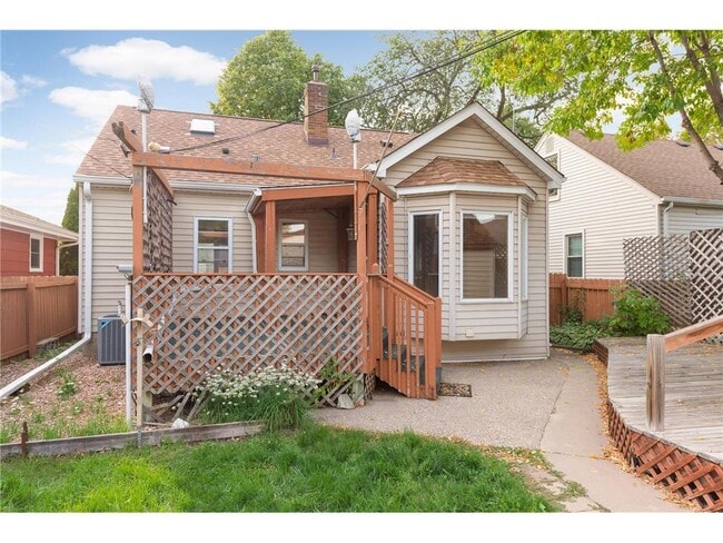 Building Photo - 3744 Perry Ave N