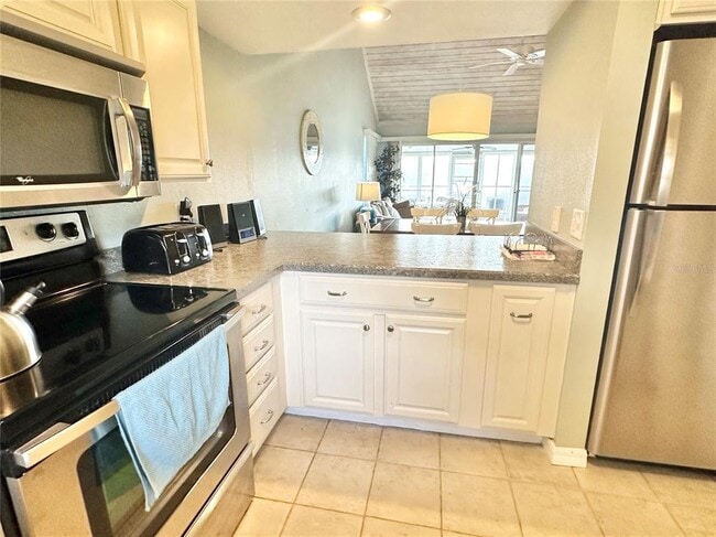 Building Photo - 1096 Villa Ln