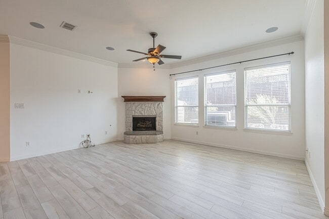 Building Photo - 811 Bradford St