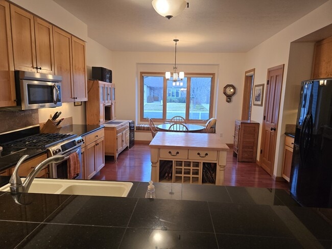 Building Photo - 3300 Graf St