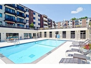 Building Photo - 52 Groveland Terrace