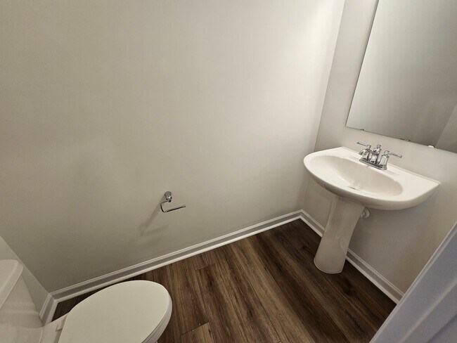 Building Photo - Beautiful Townhome in Concord! Great schools!