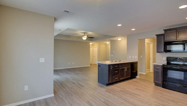 Building Photo - 3 Bedroom Rental Home in Republic - fully fenced!