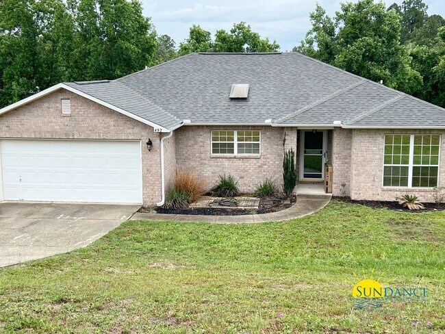 Building Photo - Charming 3-Bedroom + Office Home in Crestview, Prime Location Near I-10 & FL-85!