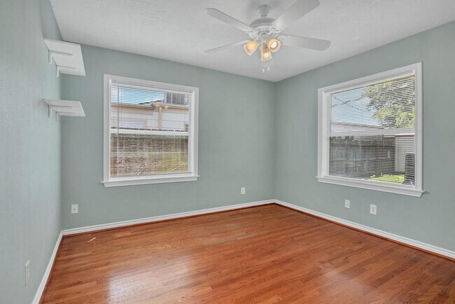 Building Photo - 119 Barracuda Ave