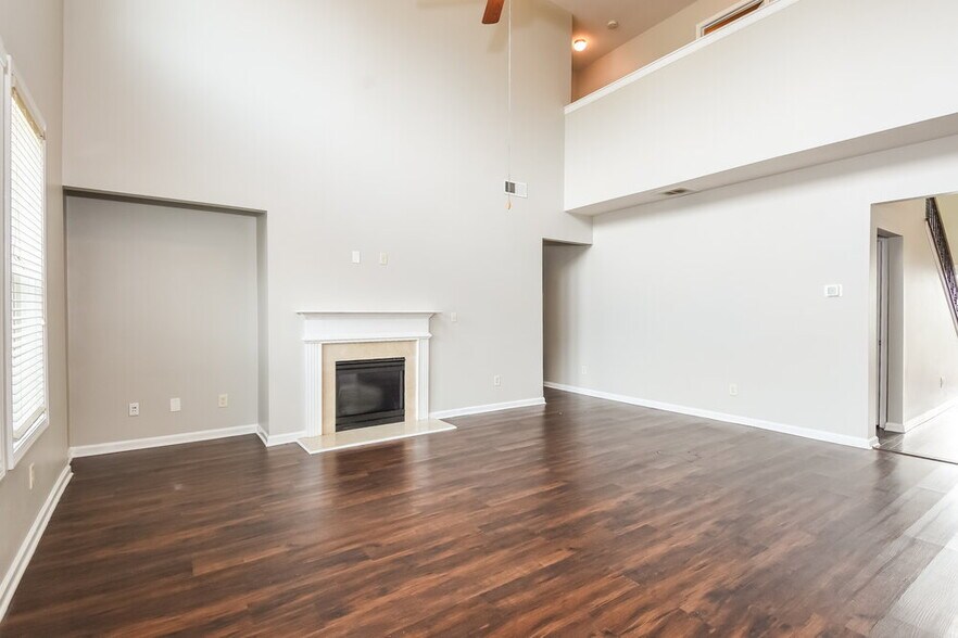 Building Photo - 192 Moorland Way NE