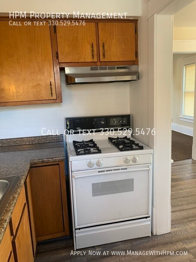 Building Photo - 1109 Hoover Pl NW