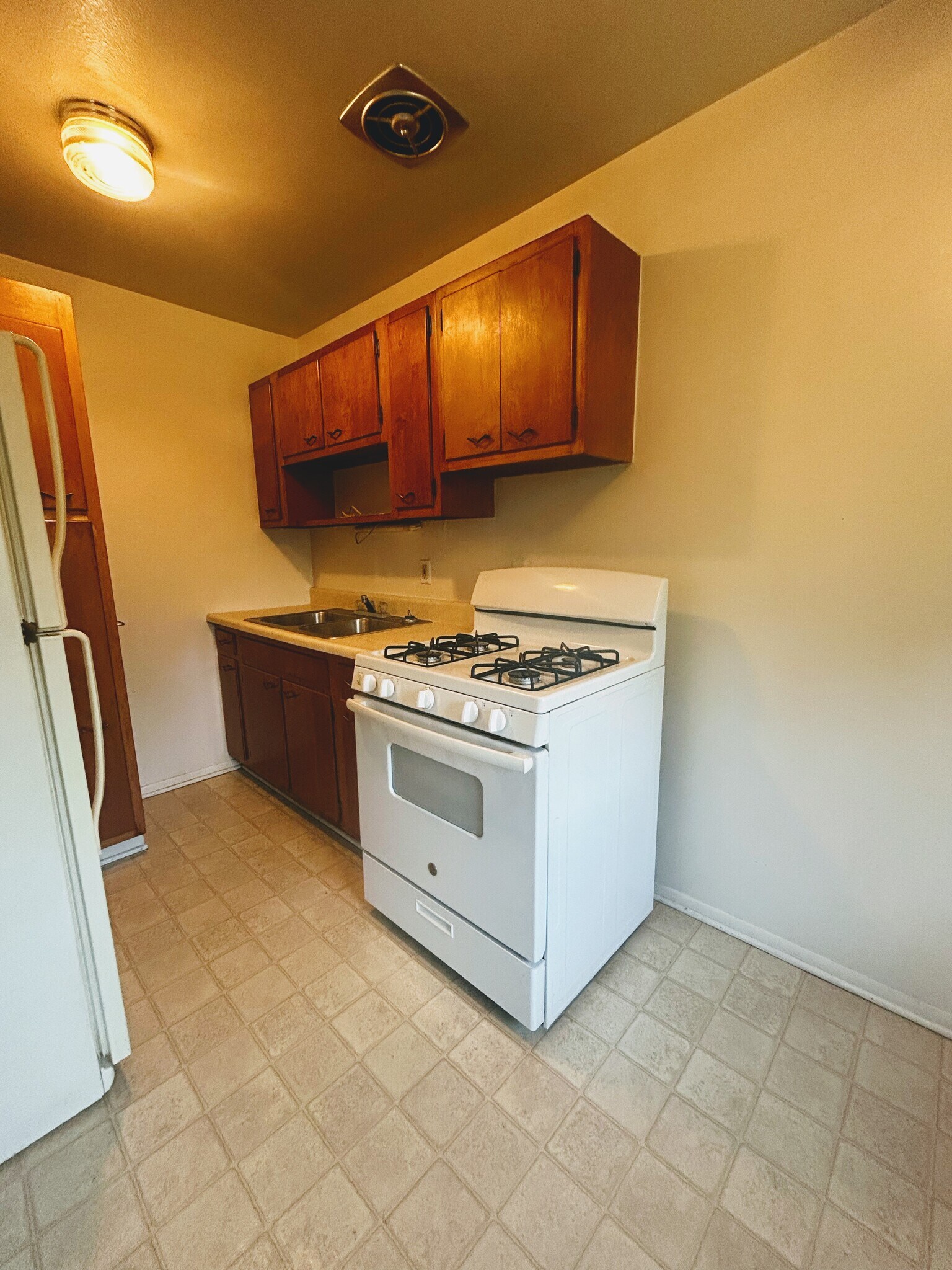 kitchen - 3202 Dorian Ct