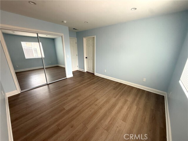 Building Photo - 1334 W 65th St