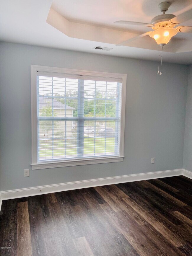 Building Photo - 100 Parrot Landing Dr