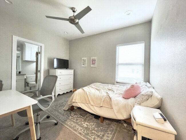 Building Photo - 308 Poplar St