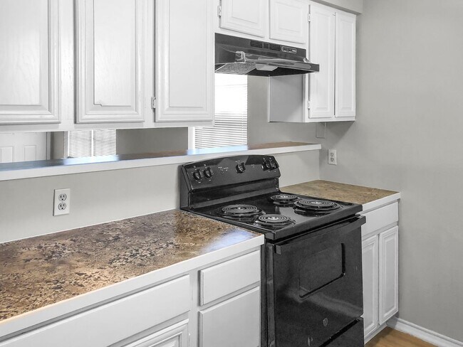 Building Photo - 1112 Valley View Dr