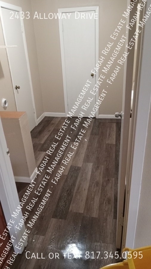 Building Photo - 2433 Alloway Dr