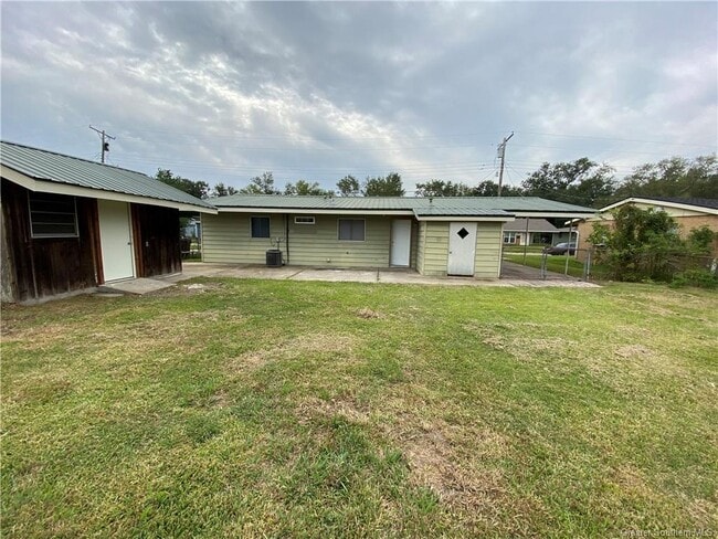 Building Photo - 1421 Cactus Dr