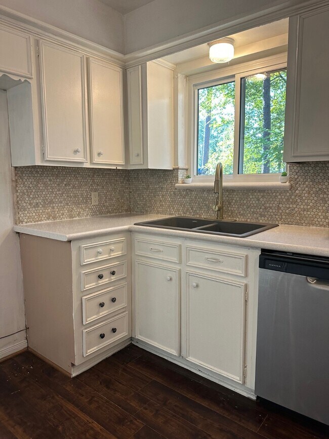 Building Photo - 1914 Indian Shores Rd