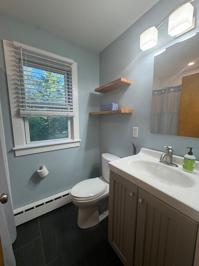 Building Photo - Beautiful Single Family Home in Quiet Neig...
