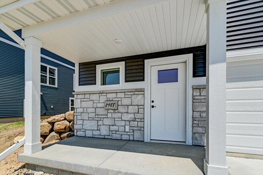 Building Photo - 2996 Blue Grass Dr