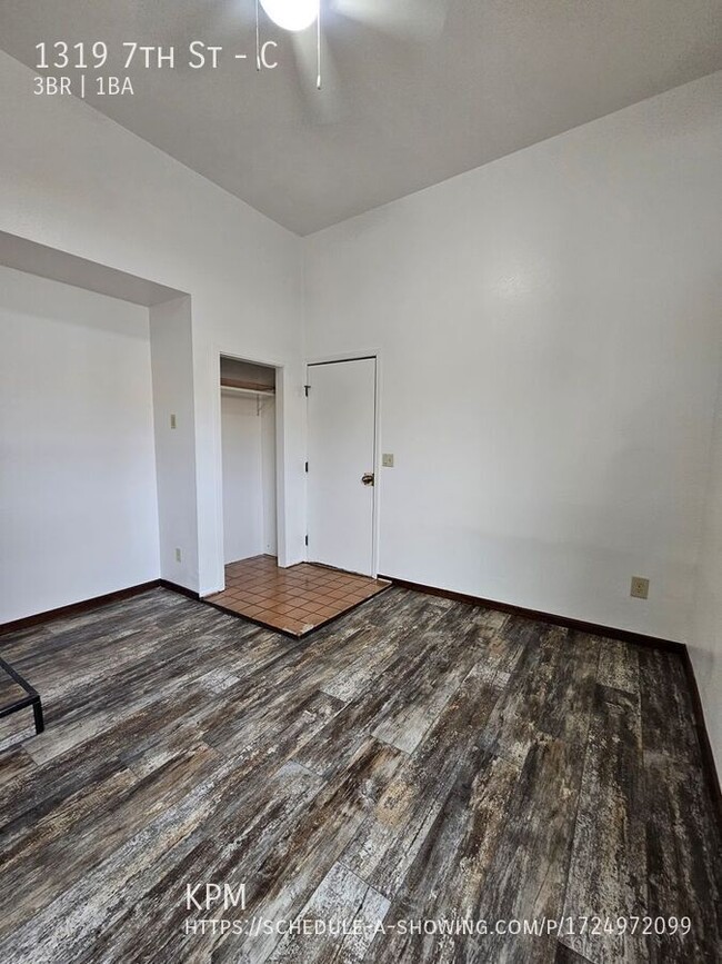 Building Photo - 3 BED | 1 BATH | APARTMENT | CENTRALLY LOC...