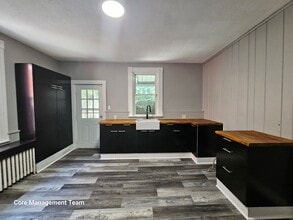 Building Photo - 14 Courtright St