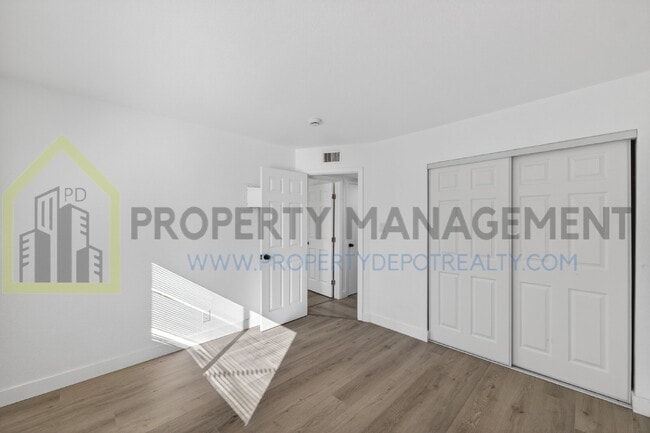 Building Photo - Charming 2-Bed Hideaway in Sacramento – Your Perfect Urban Retreat!