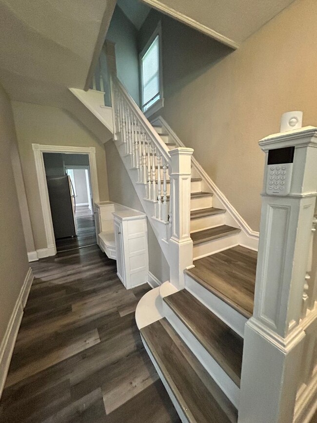 Building Photo - Beautiful Two Story Home on Scottdale