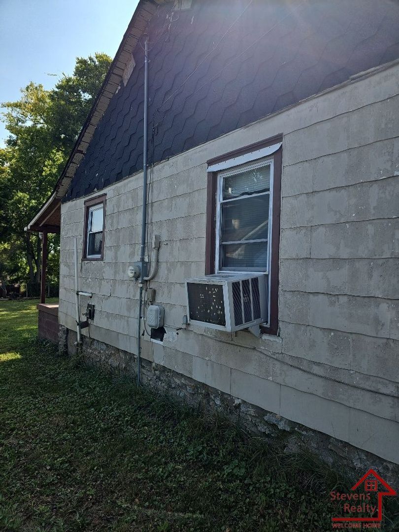 Building Photo - 1002 33rd Ave N