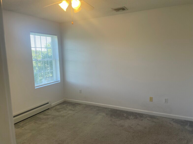 Building Photo - 7 Donna Ln