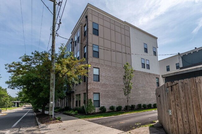 Building Photo - For Rent: Spacious 3-Bedroom Condo in the ...