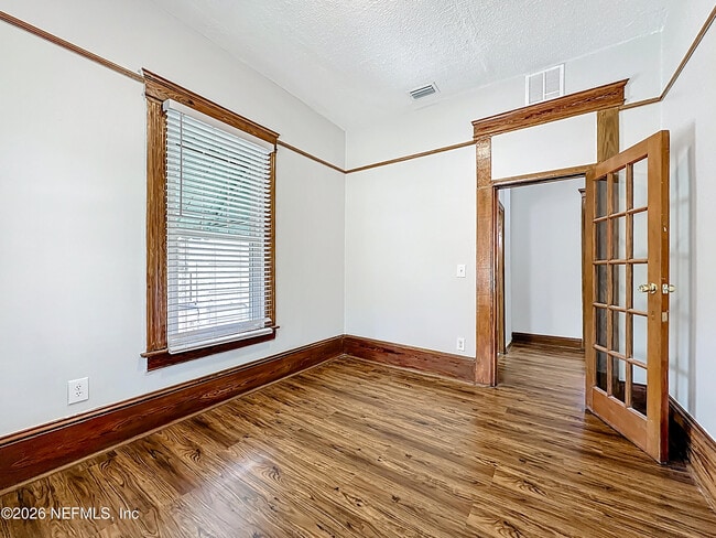 Building Photo - 138 E Duval St