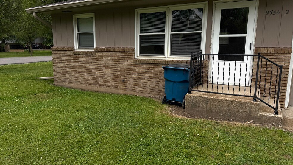 Building Photo - 9754 Rosehill Rd