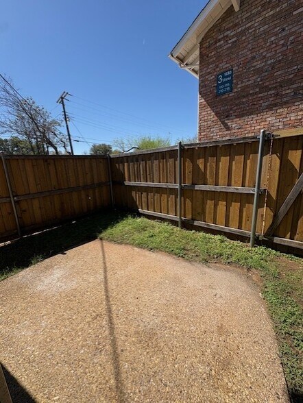 Building Photo - 1437 Cavender Dr