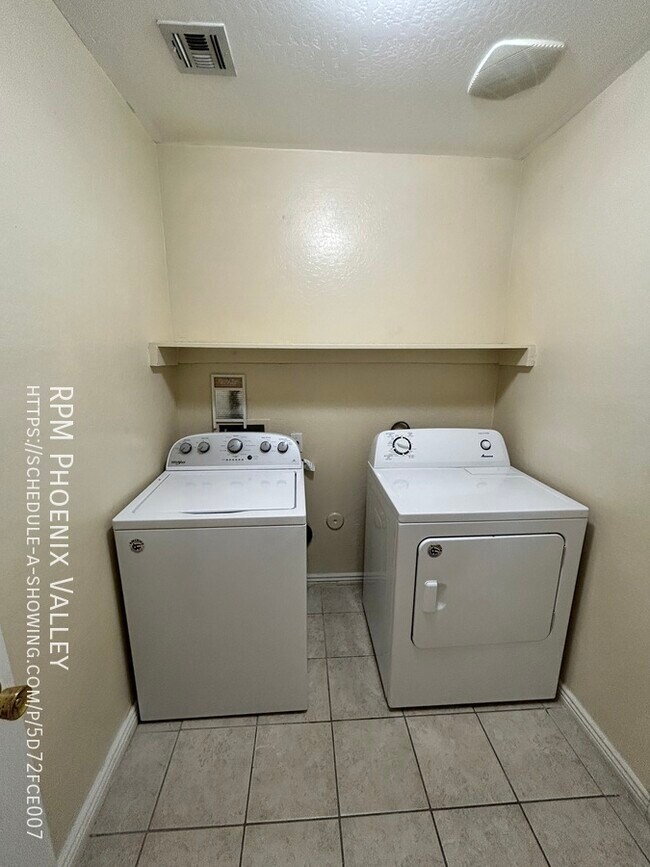 Building Photo - $150.00 off 1st Month Rent - 4 Bed / 2 Bat...