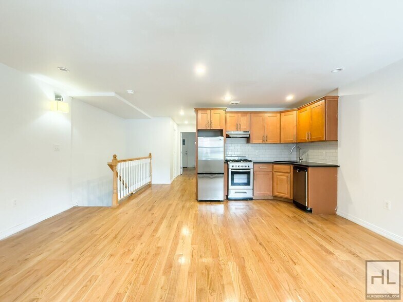 Building Photo - GREENE AVENUE / Spacious Bed-Stuy 2-Bed 1....