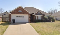 Building Photo - 3 bed, 2 bath home in Cleburne