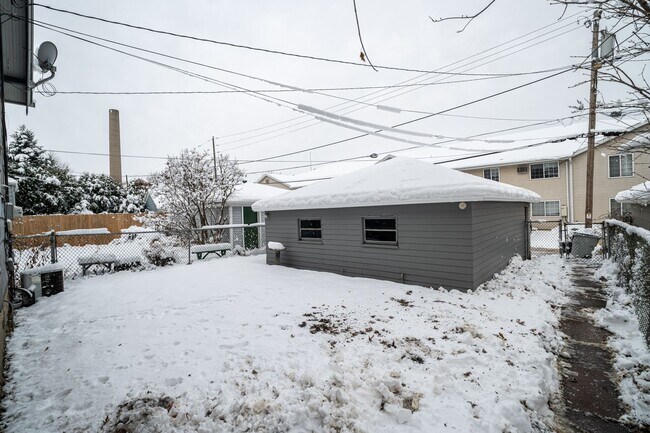 Building Photo - Charming 3-Bed Home in Bayview!  Pets Welcome!