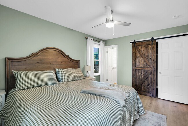 Building Photo - Fully Furnished Home in the Heart of Southside Savannah!