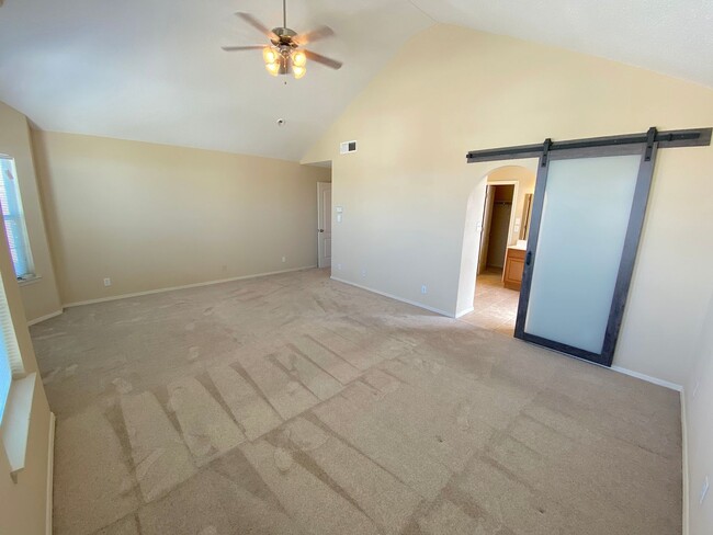 Building Photo - East El Paso 4bed3bath Refrig A/C with out...