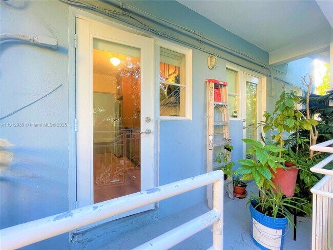 Building Photo - 969 Bay Dr