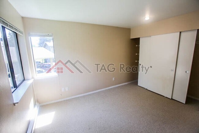 Building Photo - Charming 2 Bed 2 Bath Condo in Redmond