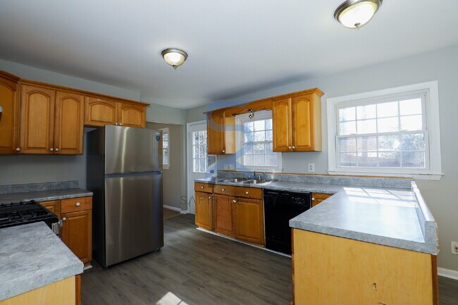 Building Photo - Move in before January 31st and choose your reward: a $250 Amazon Gift Card or a 55" Smart TV!