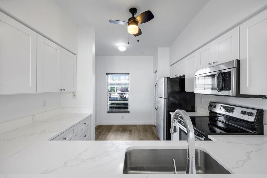 Building Photo - 3250 Cypress Glen Way