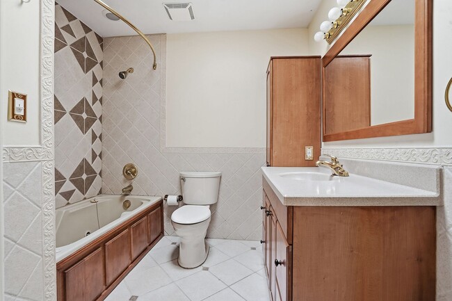 Building Photo - LIVE IN THE HEART OF RALEIGH-BEAUTIFUL AND FUNCTIONAL HOME AWAITS YOU!