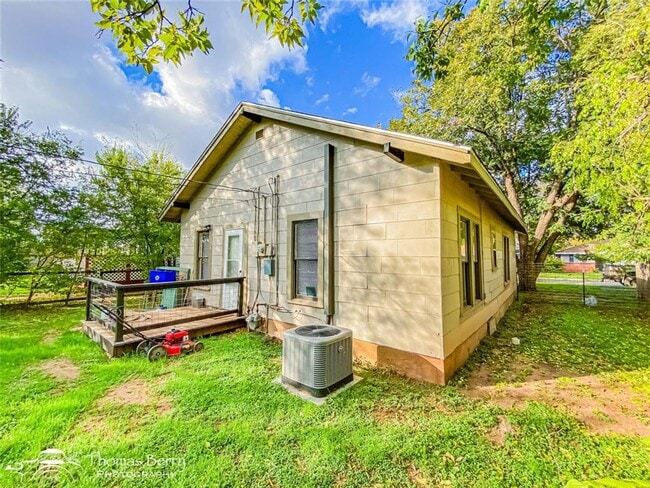 Building Photo - 2807 Russell Ave