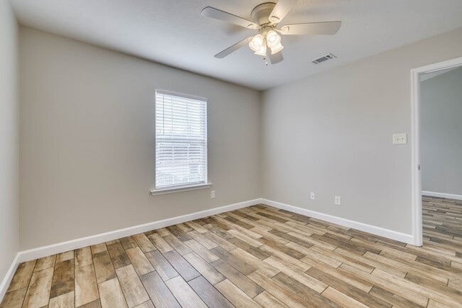 Building Photo - 219 Lynbrook Way
