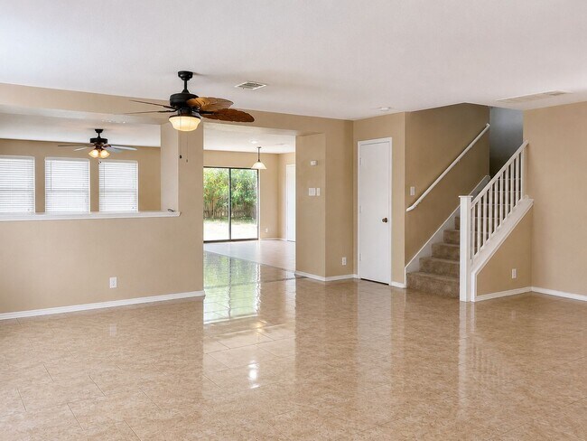 Building Photo - Spacious Living, Great Layout, Excellent Value In Waterleaf
