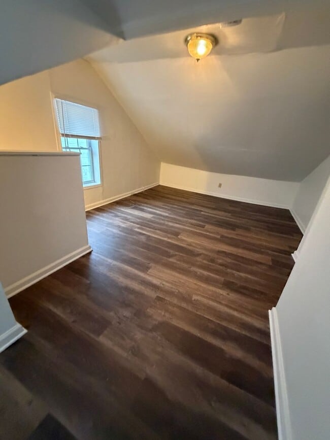 Building Photo - AVAILABLE FOR SHOWING 3!!! BR/1 BA.