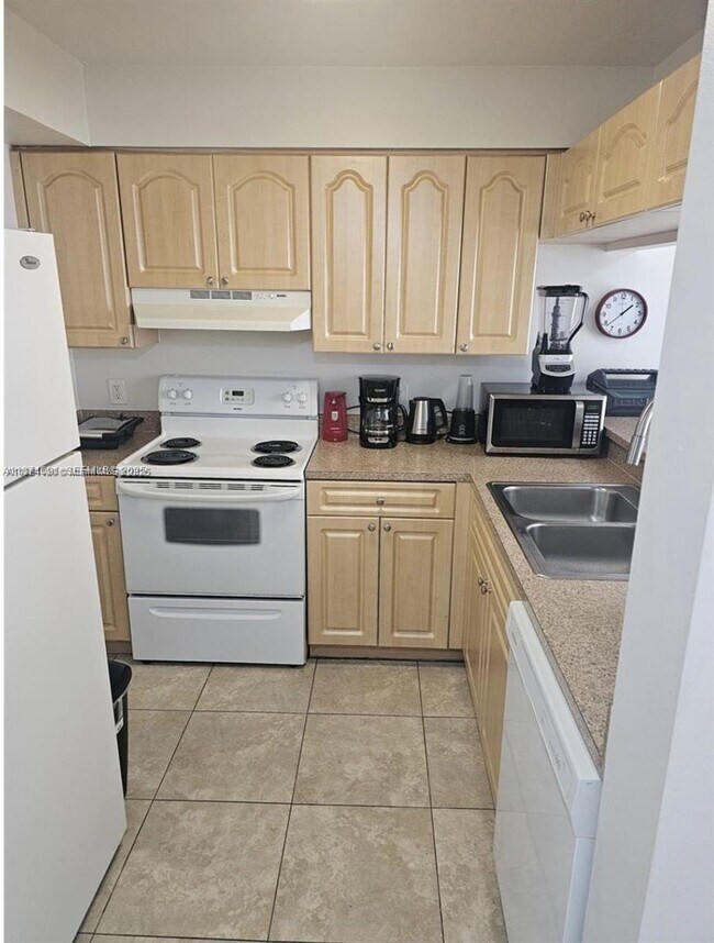 Building Photo - 102 SW 6th Ave