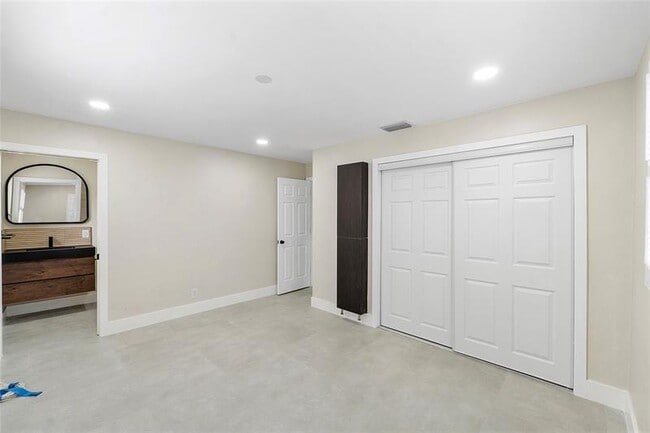 Building Photo - 828 Johnson St