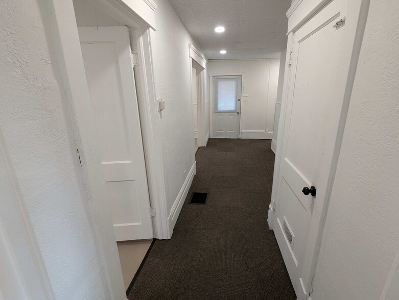 Building Photo - 1323 Oak St